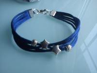 Pulsera azul marino dos estrellas con entrepiezas: 5€